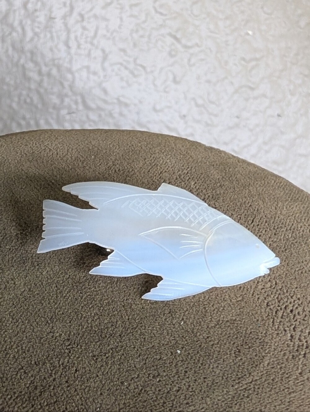 Vintage Carved Shell Mother Of Pearl Opalescent Fish Pin Brooch